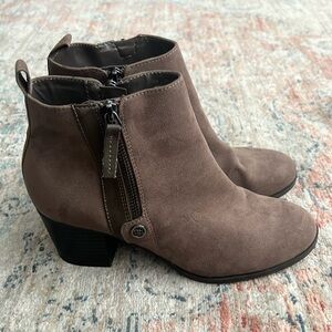 Liz Claiborne boots